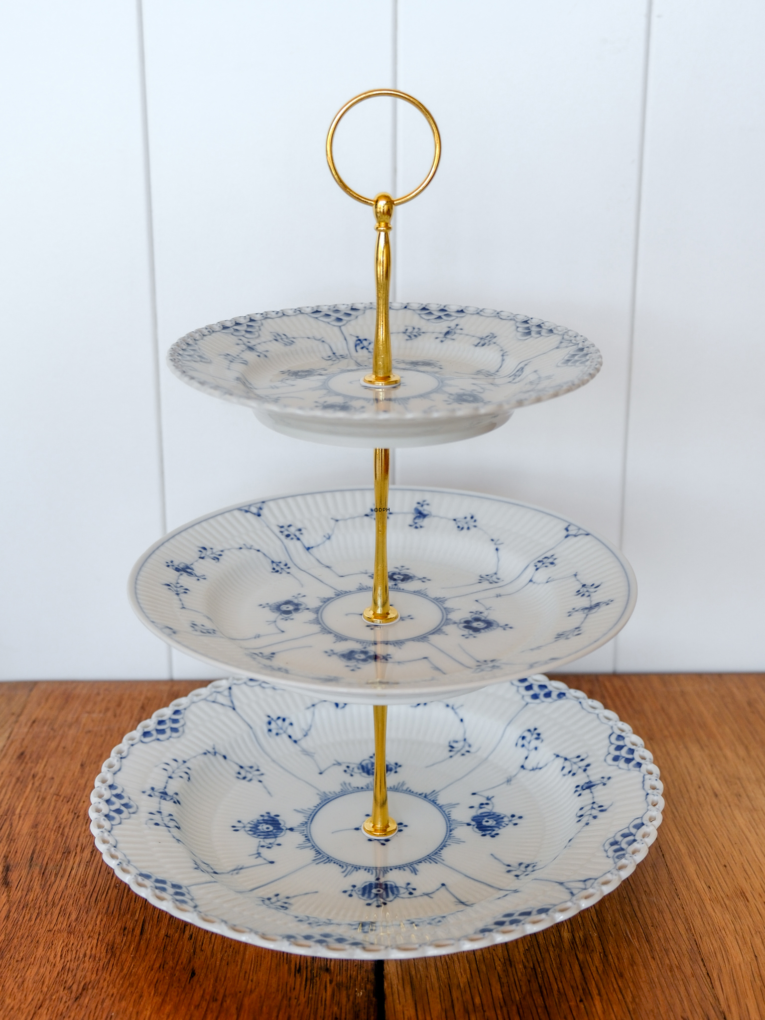 Royal Copenhagen Blue Fluted Full Lace / Blue Fluted Plain 3-tier stand