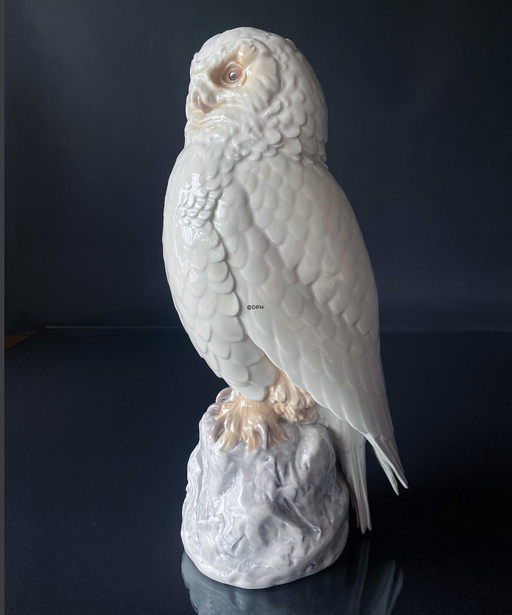 Snow owl, Bing & Grondahl bird figurine no. 1500 (Note: with grinding on the back, see pictures)