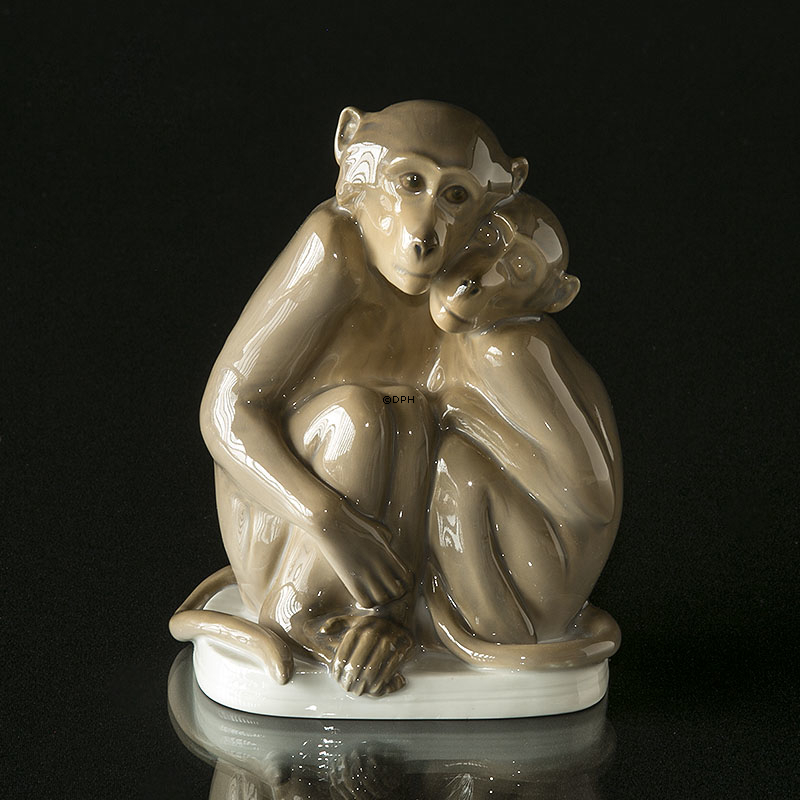 Monkeys two sitting together, Bing & Grondahl figurine No. 1647