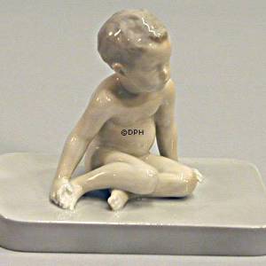 Boy on Plateau, Bing & Grondahl figurine | No. B1649 | DPH Trading