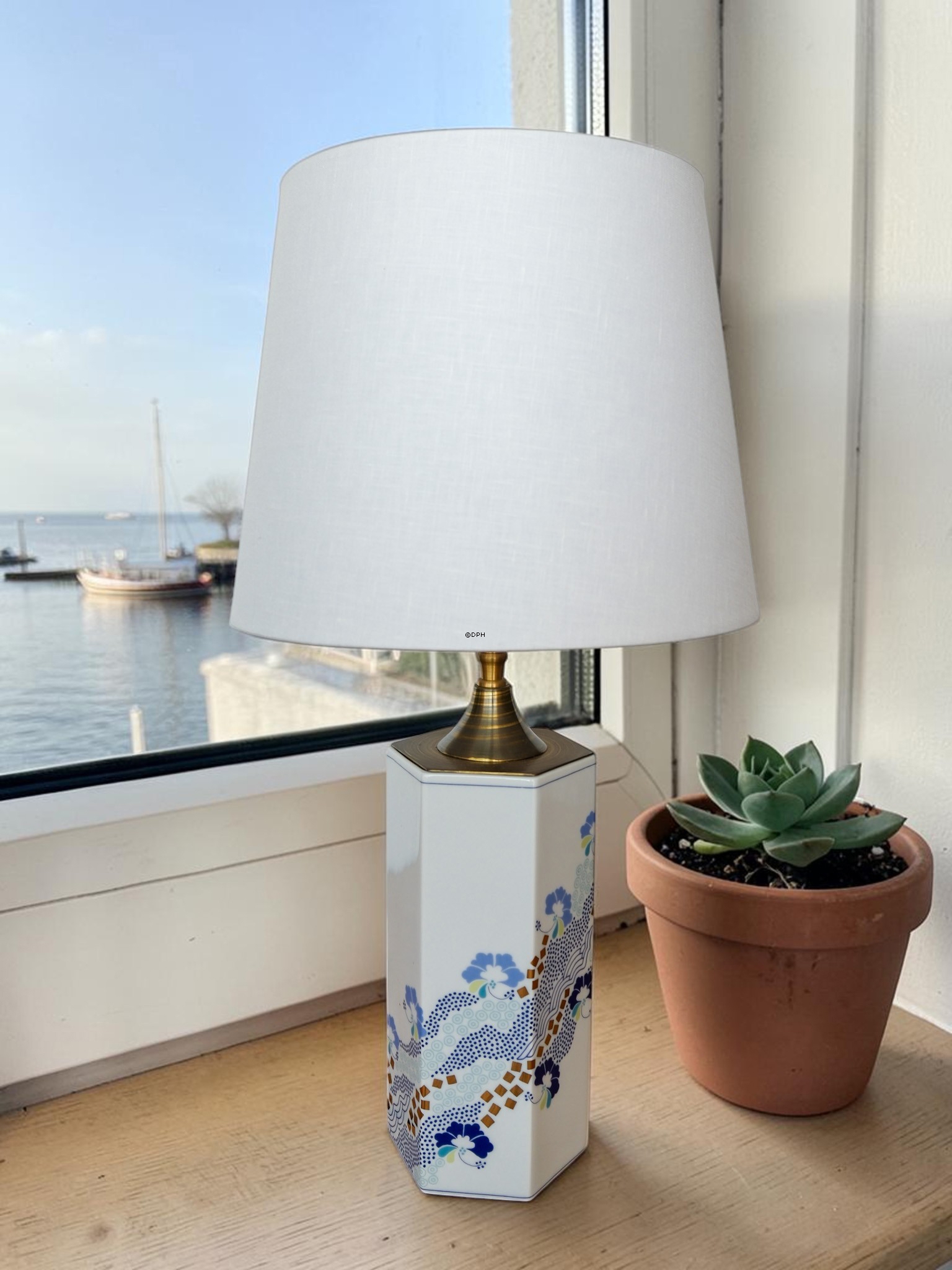 Lamp, White with blue flowers, Bing & Grondahl no. 1817-5473