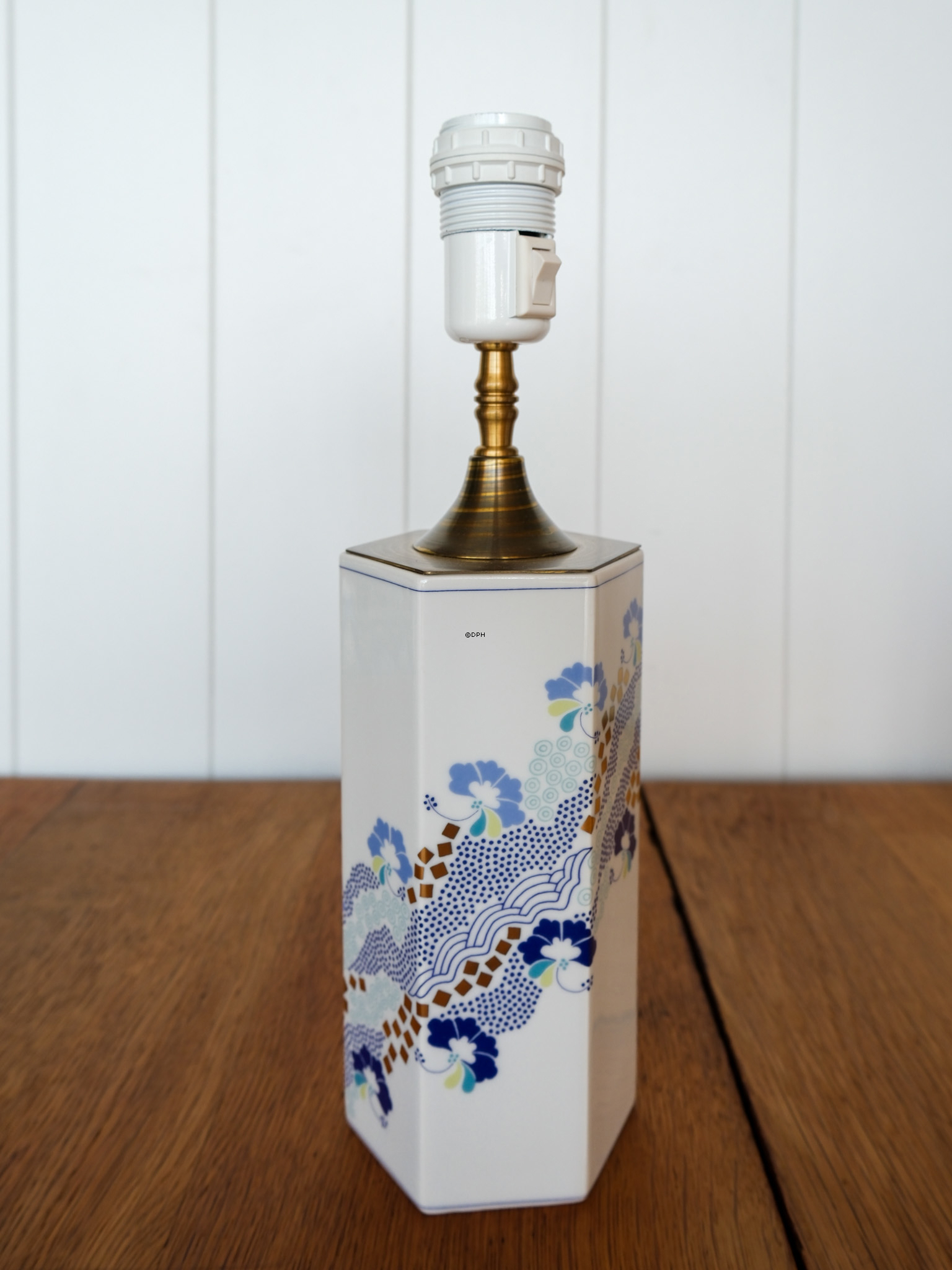 Lamp, White with blue flowers, Bing & Grondahl no. 1817-5473