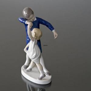 Children dancing learning the steps of the waltz, Bing & Grondahl figurine No. 1845 | No. B1845 | DPH Trading