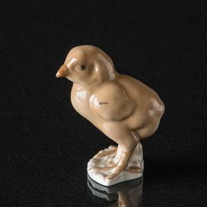 Chicken looking sweet, Bing & Grondahl bird figurine No. 2194 | No. B2194 | DPH Trading