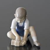 The little Builder, Boy making a sand castle, Bing & Grondahl figurine No. ...