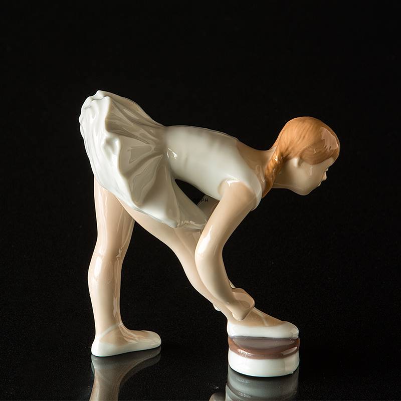 girl, & Grondahl figurine No. 2325 | No. b2325 DPH Trading