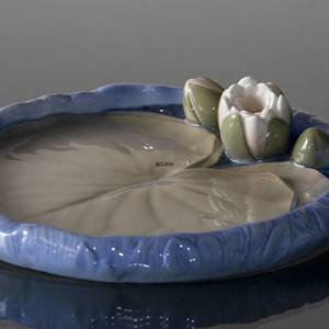 Large dish with water lilies, Bing & Grondahl No. 2359 | No. B2359 | DPH Trading