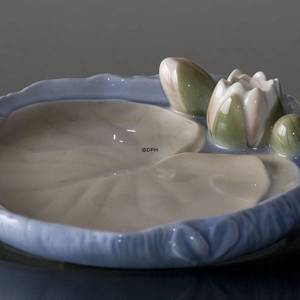 Dish with Water lily Bing & Grondahl No. 2360 | No. B2360 | DPH Trading