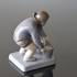 Greenlandish woman with bucket pouring water in, Bing & Grondahl figurine No. 2416 | No. B2416 | DPH Trading