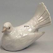 Pigeon with its tail pointing upwards, Bing & Grondahl bird figurine no. 10...