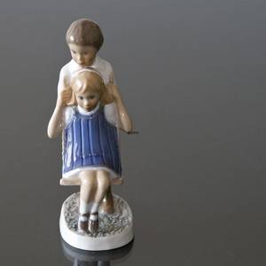 A Swing in the Garden, children playing, Bing & Grondahl figurine No. 2541 | No. B2541 | DPH Trading