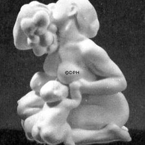 Woman and children with grapes, Bing & Grondahl figurine | No. B4022 | DPH Trading