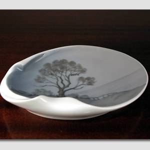 Dish with Oak and landscape, Royal Copenhagen | No. B8458-88 | DPH Trading
