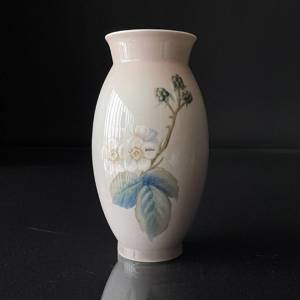 Relief vase with blackberry, Bing & Grondahl No. 8707-420 | No. B8707-420 | Alt. b8707/420 | DPH Trading