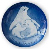 Polar Bear with Cubs 1974, Bing & Grondahl Mother's Day plate