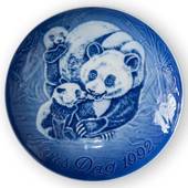 Panda with Cubs 1992, Bing & Grondahl Mother's Day plate