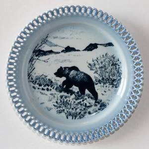 Bing & Grondahl, Plate, Animals in Twilight. Wandering bear | No. BNR11007-629 | DPH Trading