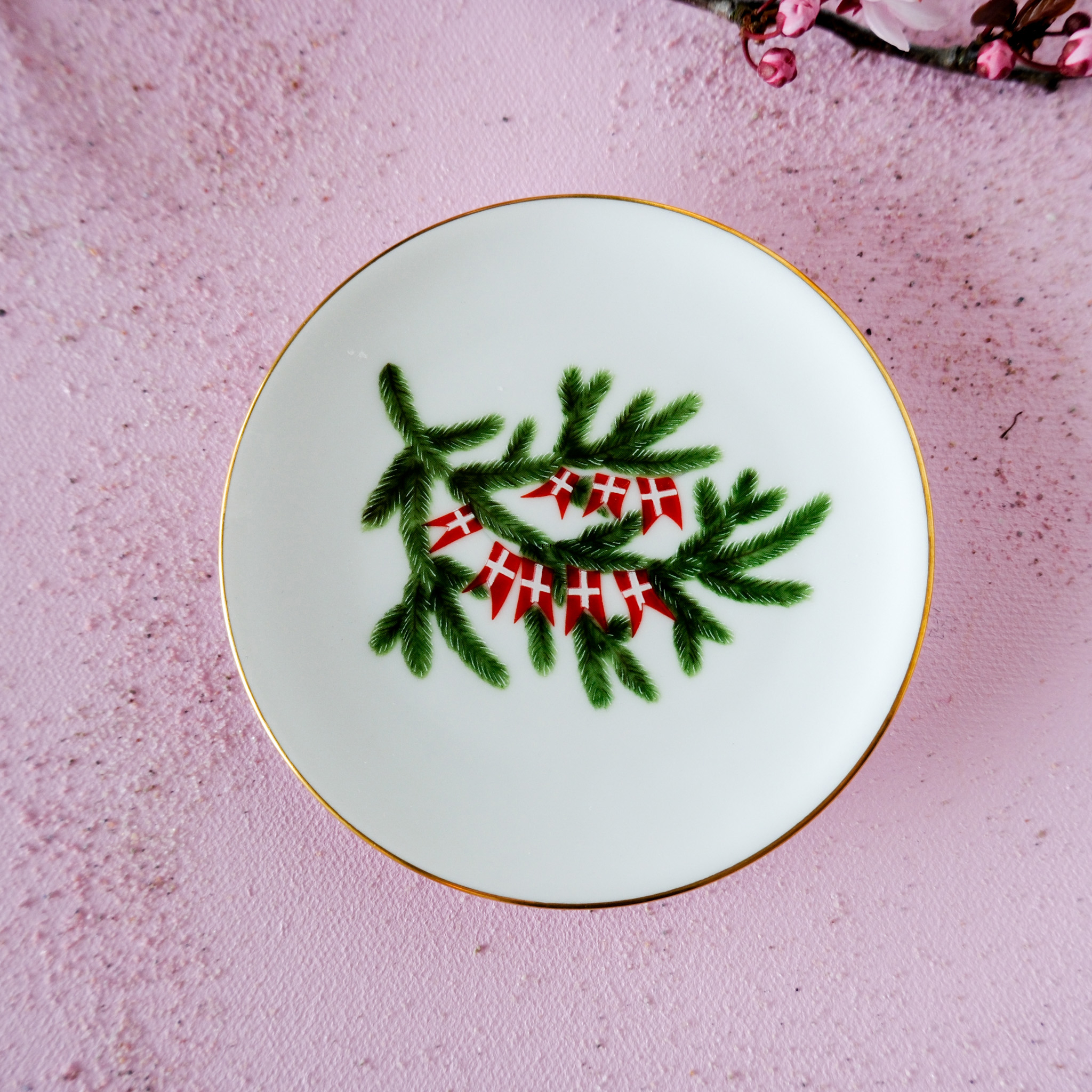 Christmas mini plate / plaquett, Flag garland on fir branch, Bing & Grondahl no. 2812-5709
