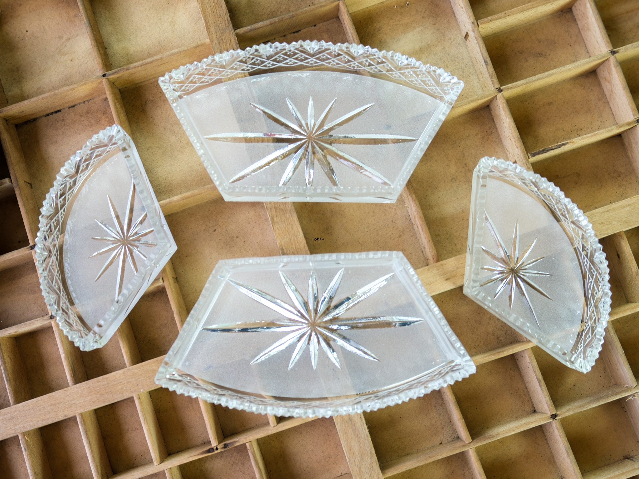 Silver-plated cabaret dish with 4 glass bowls