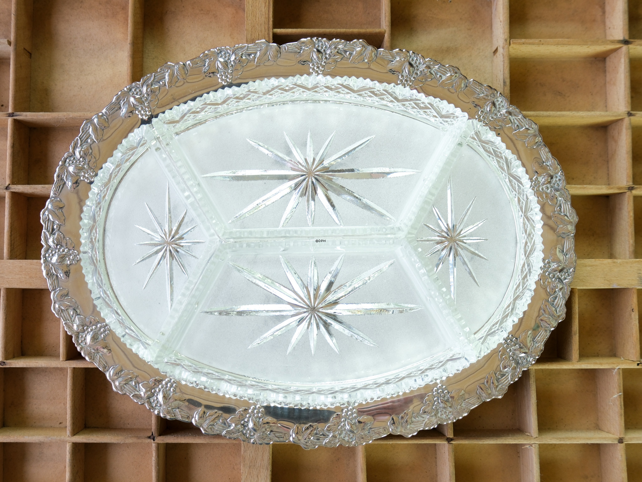 Silver-plated cabaret dish with 4 glass bowls