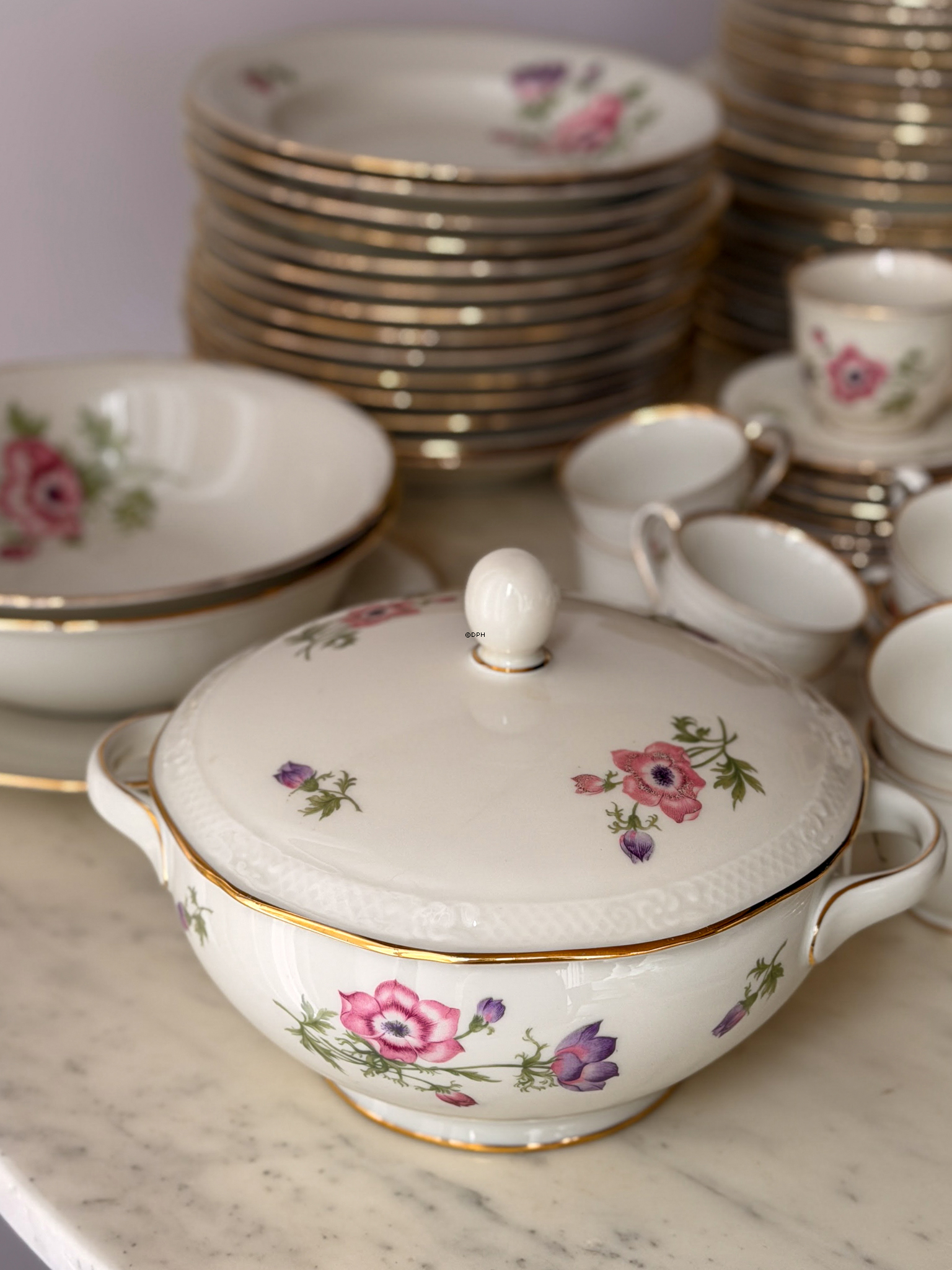Floral coffee and dinner service from Kongens Lyngby / Copenhagen - Set of 96 pieces