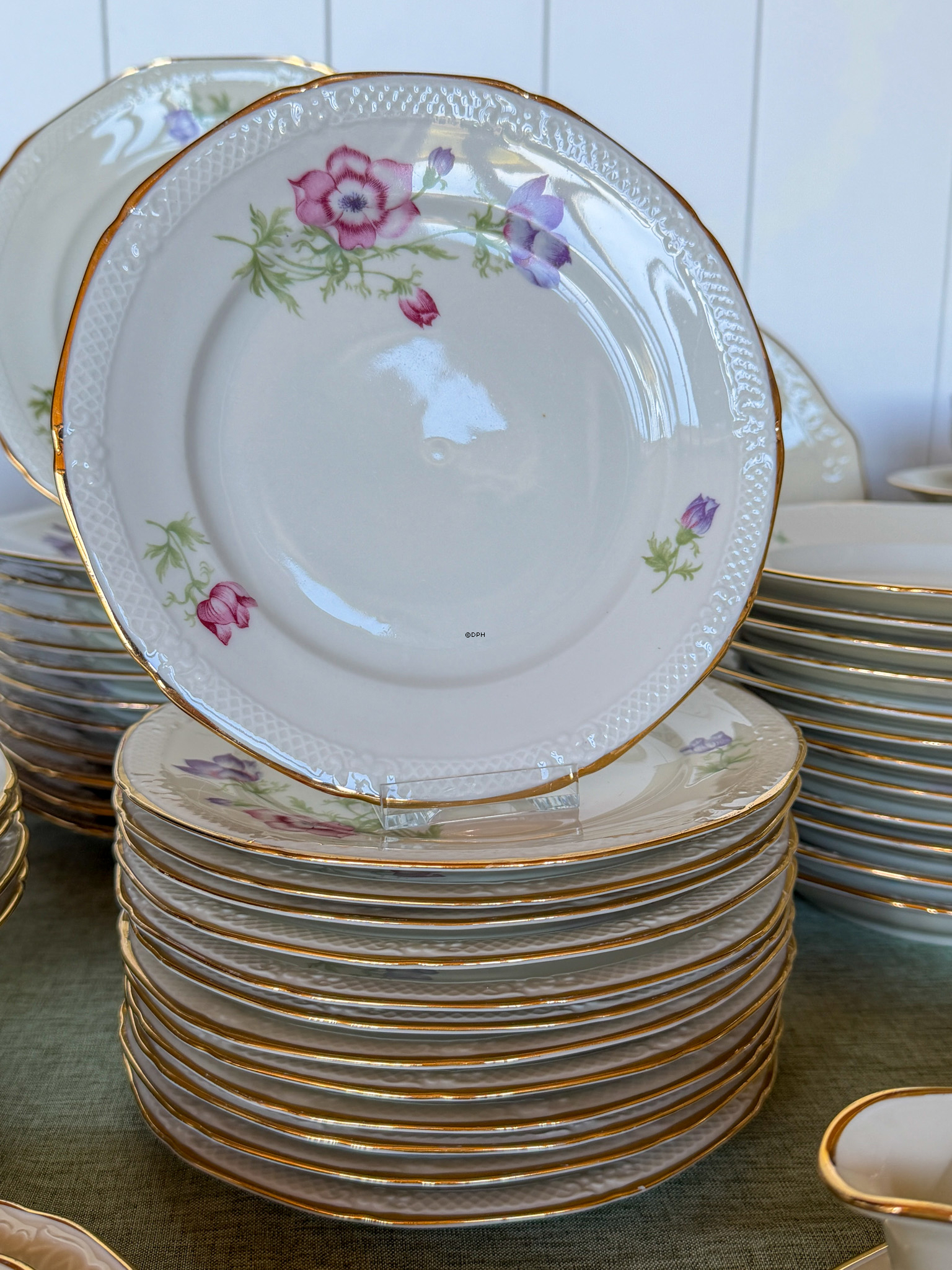 Floral coffee and dinner service from Kongens Lyngby / Copenhagen - Set of 88 pieces