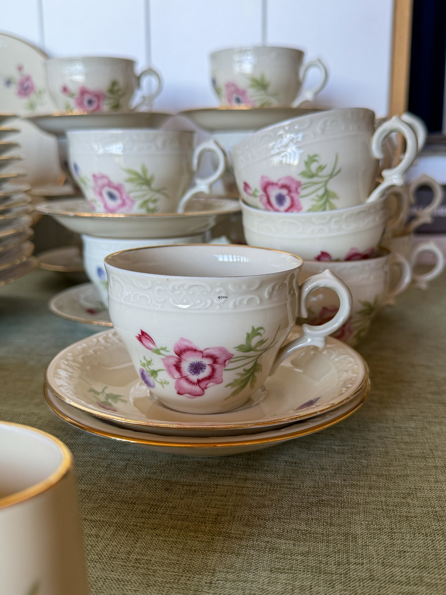 Floral coffee and dinner service from Kongens Lyngby / Copenhagen - Set of 88 pieces
