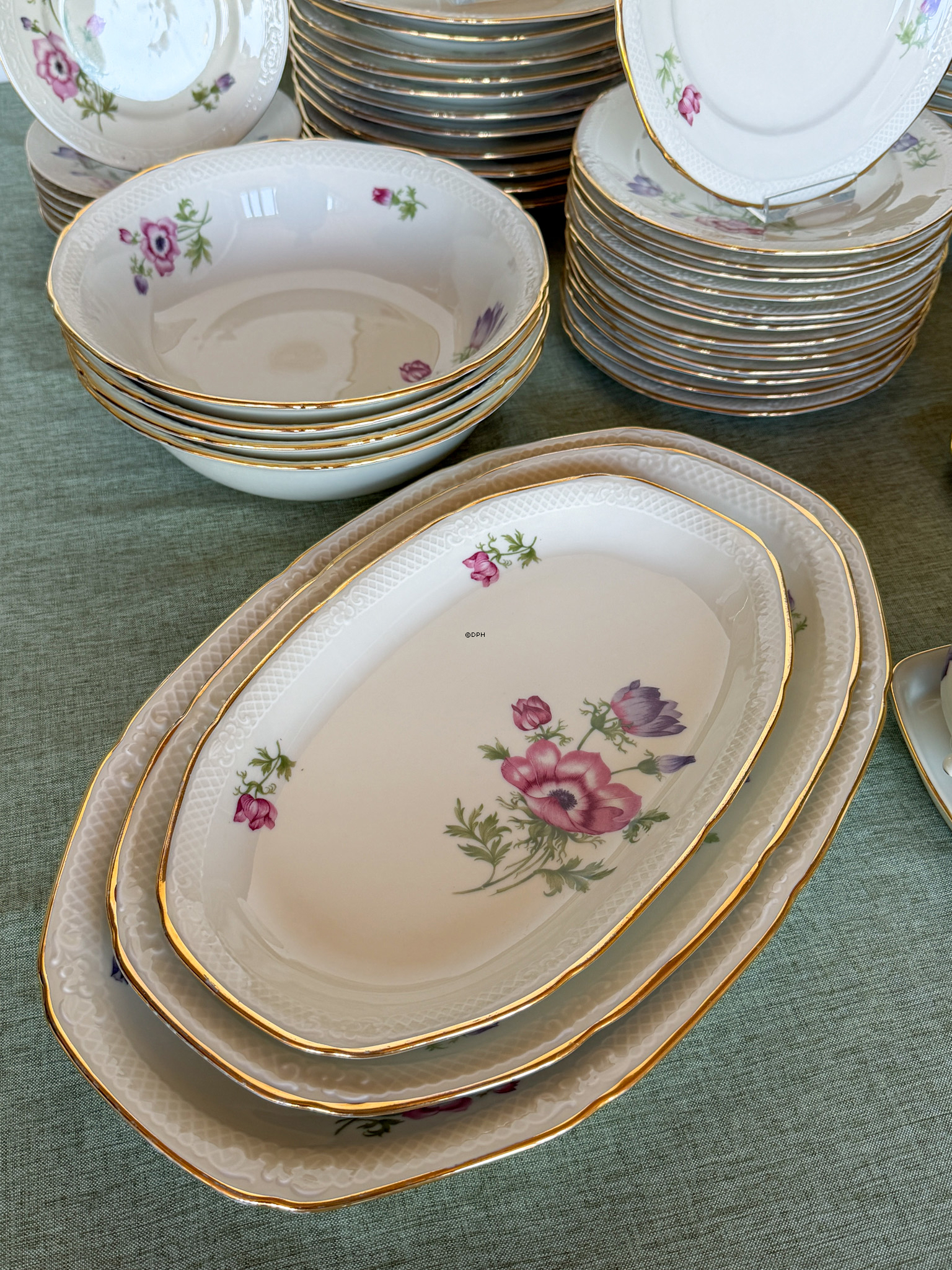 Floral coffee and dinner service from Kongens Lyngby / Copenhagen - Set of 88 pieces