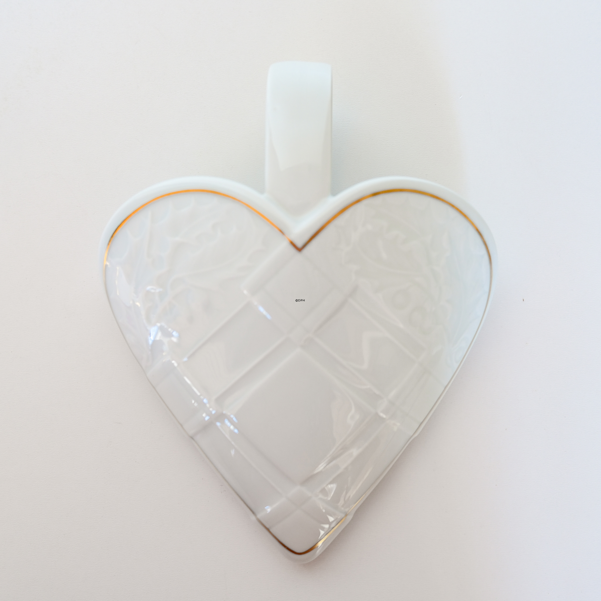 Bing & Groendahl Christmas Heart / Woven Heart, white with gold no. 9205