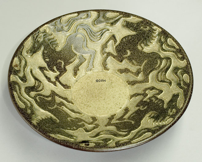 Michael Andersen & Søn ceramic platter/bowl with horses 6408-2