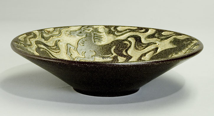 Michael Andersen & Søn ceramic platter/bowl with horses 6408-2
