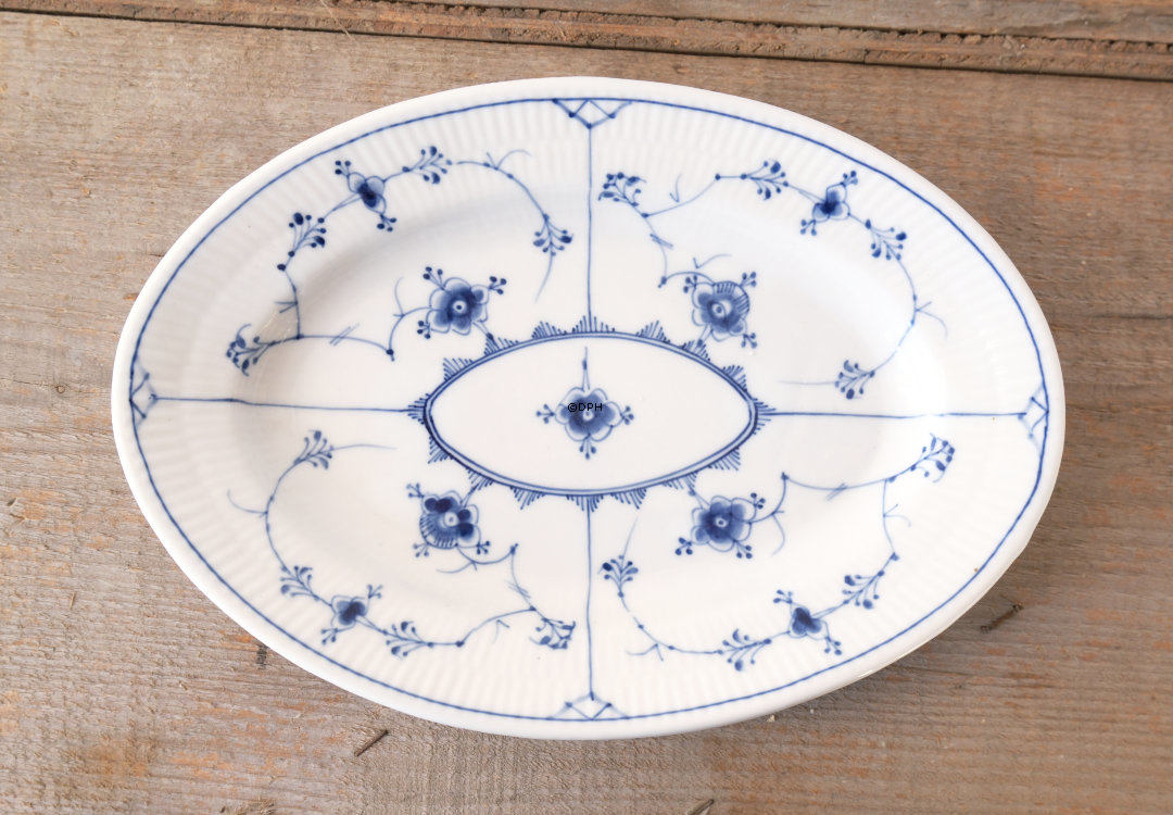 Blue Fluted / Blue Painted oval dish 24 cm, small, Bing & Grøndahl no. 12
