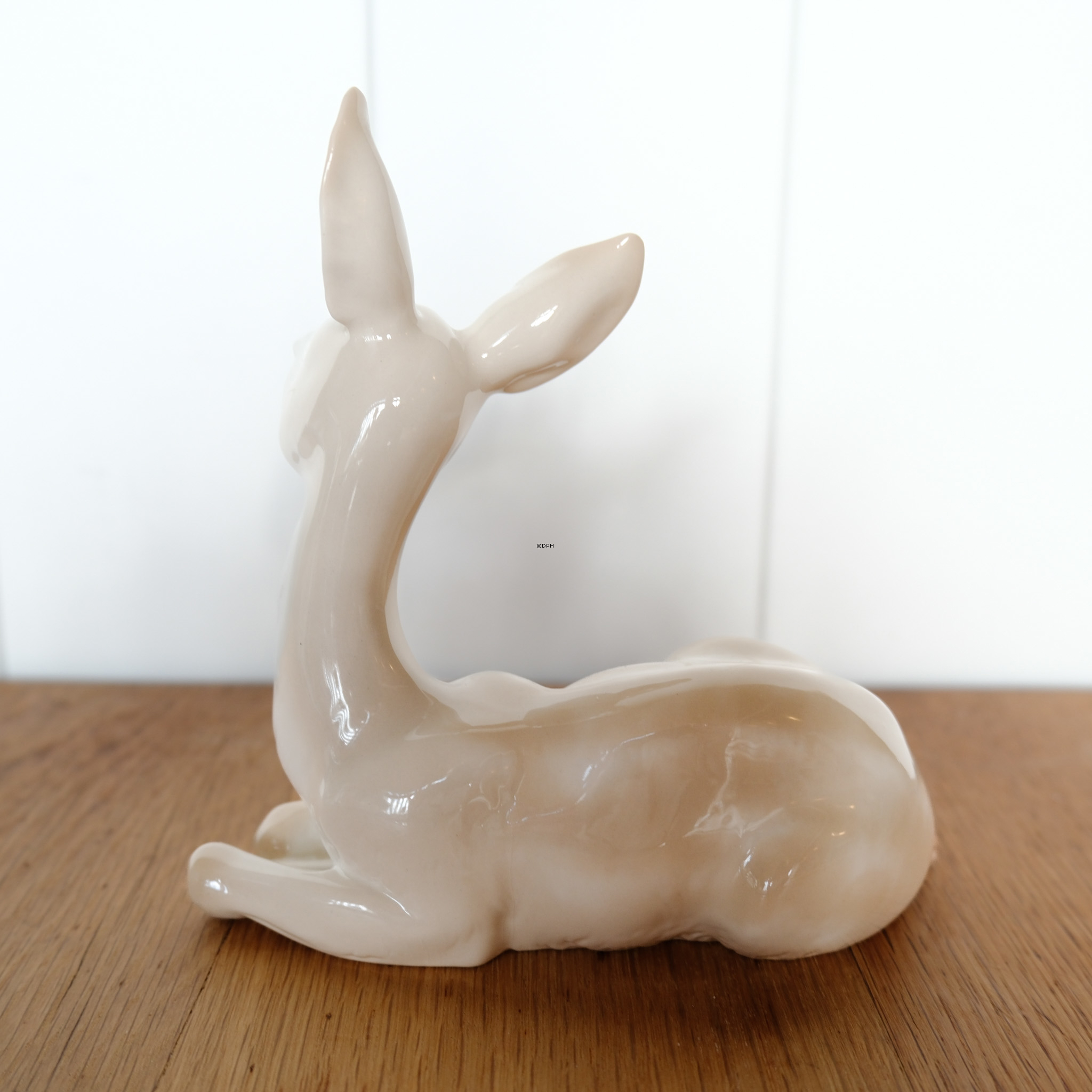 Lladro Figurine no. 1064, Lying deer