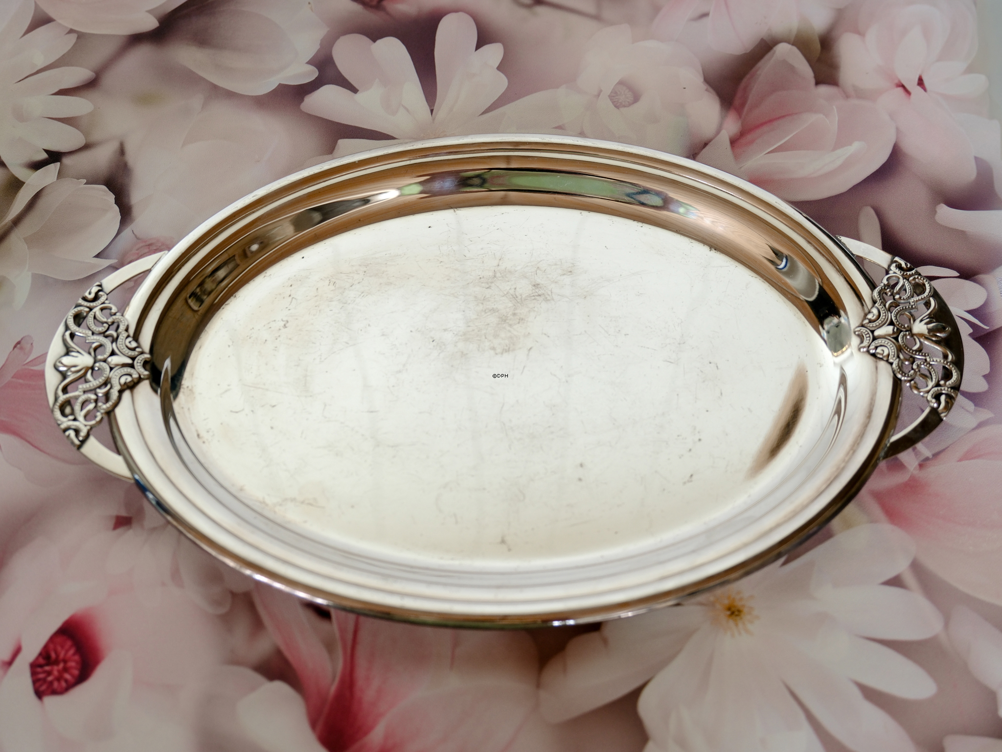 Oval serving tray with handles 36 cm in silver finish