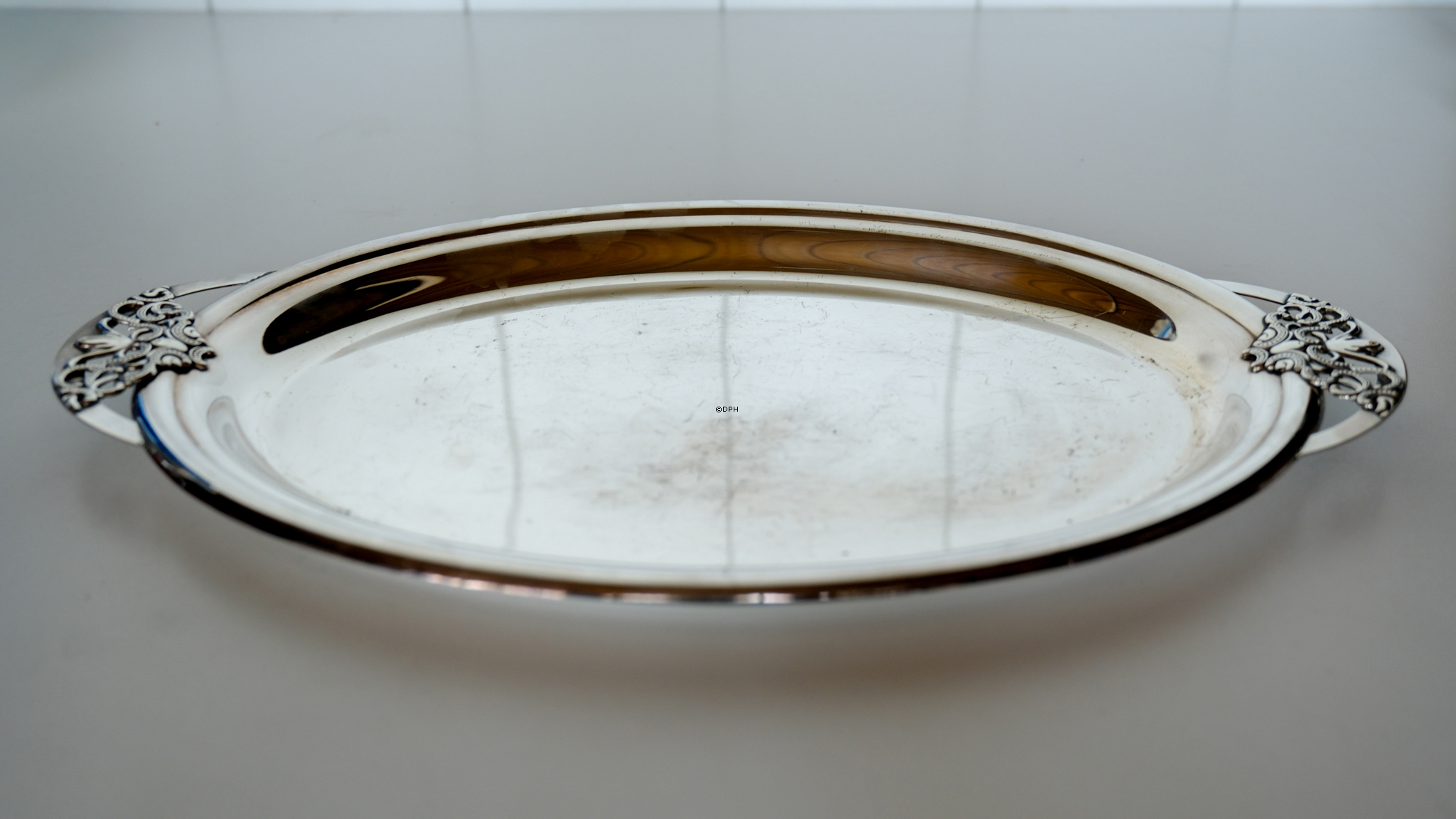 Oval serving tray with handles 36 cm in silver finish