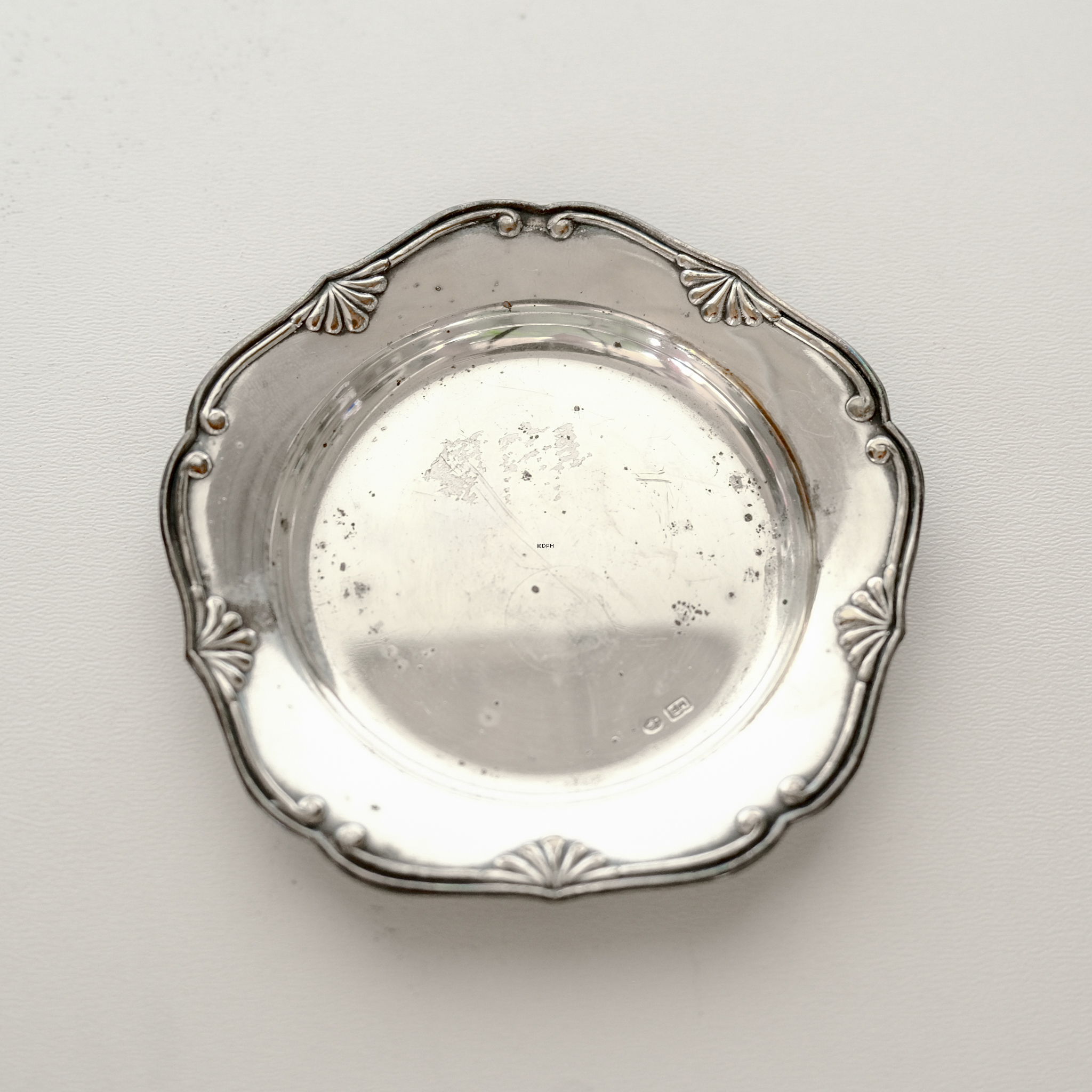 Glass tray 8 cm in Rococo style with silver finish