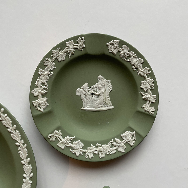 Wedgwood Jasperware bowl set green with white relief, 4 pcs.