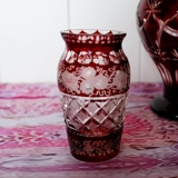 Small crystal glass vase, with engravings and bordeaux colored glass