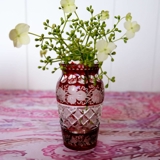 Small crystal glass vase, with engravings and bordeaux colored glass