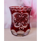 Small crystal glass vase, with engravings and bordeaux colored glass (small chip in the edge)