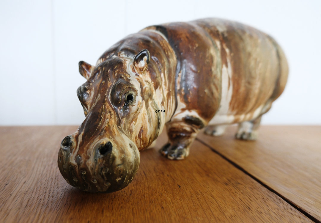 Arne Ingdam Ceramic Hippopotamus, Repair at the ear