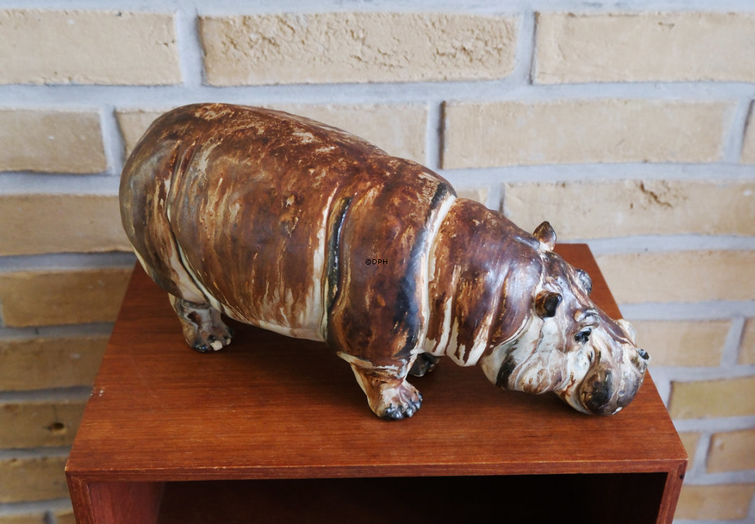 Arne Ingdam Ceramic Hippopotamus, Repair at the ear