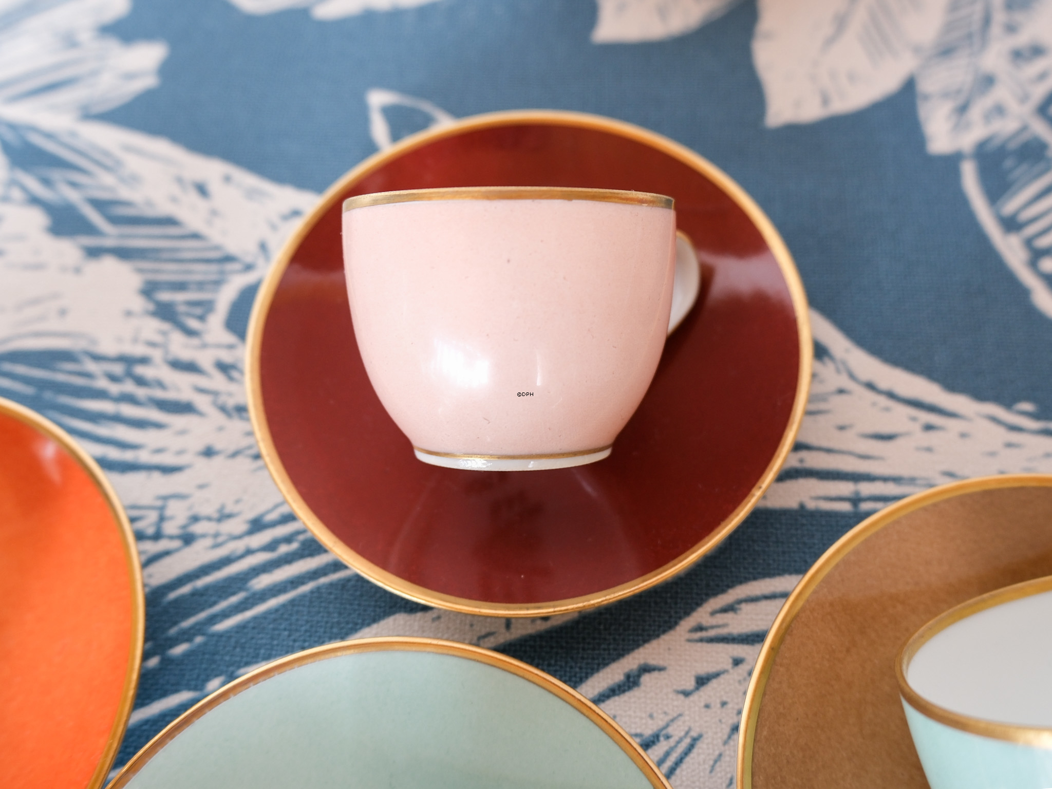 Express cups (mocca) with saucers, Bing & Groendahl set of 6 pcs in matching colours.
