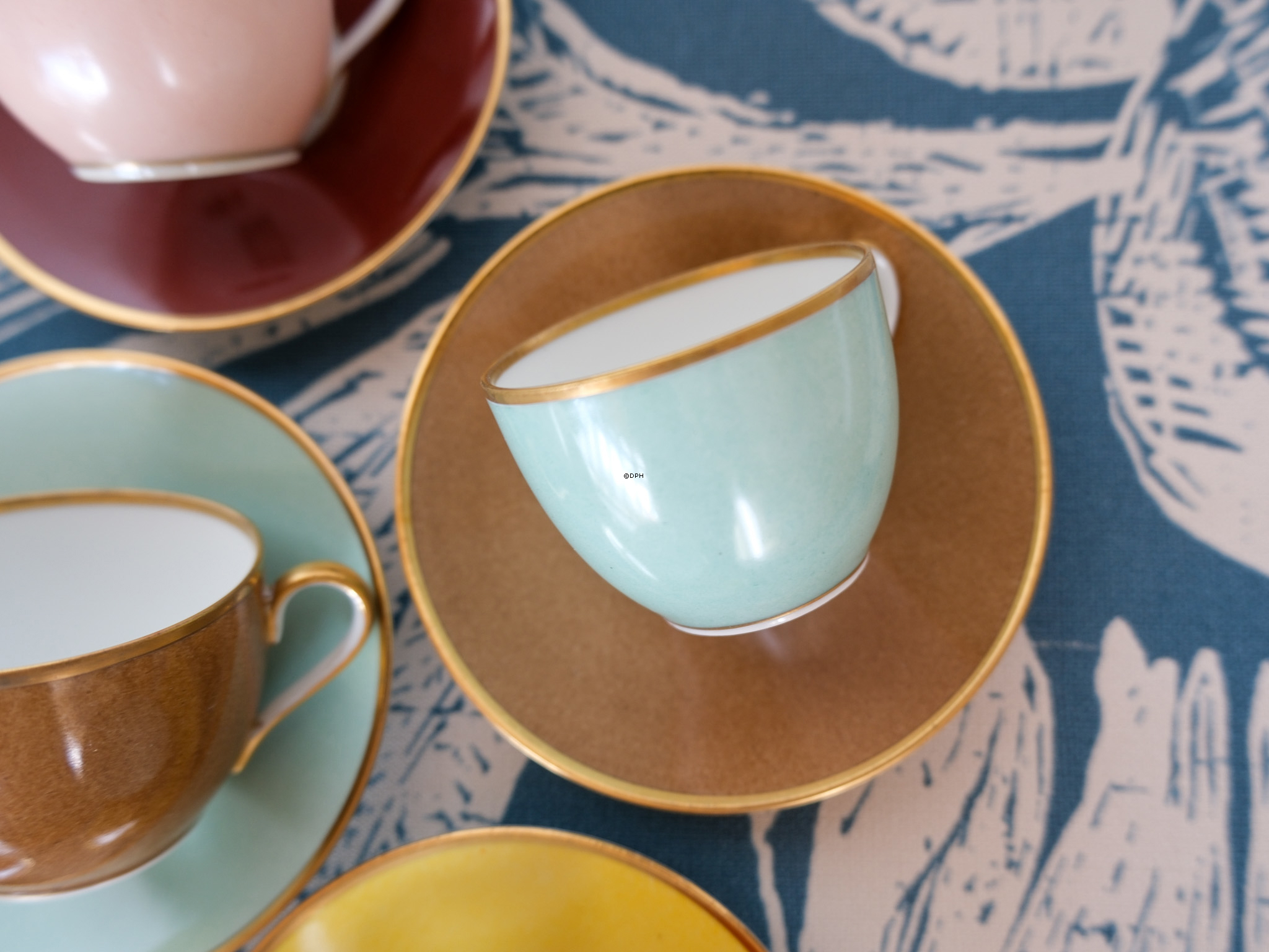 Express cups (mocca) with saucers, Bing & Groendahl set of 6 pcs in matching colours.