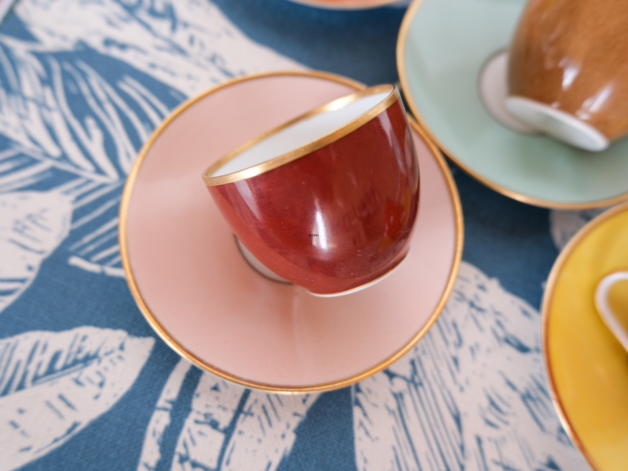 Express cups (mocca) with saucers, Bing & Groendahl set of 6 pcs in matching colours.