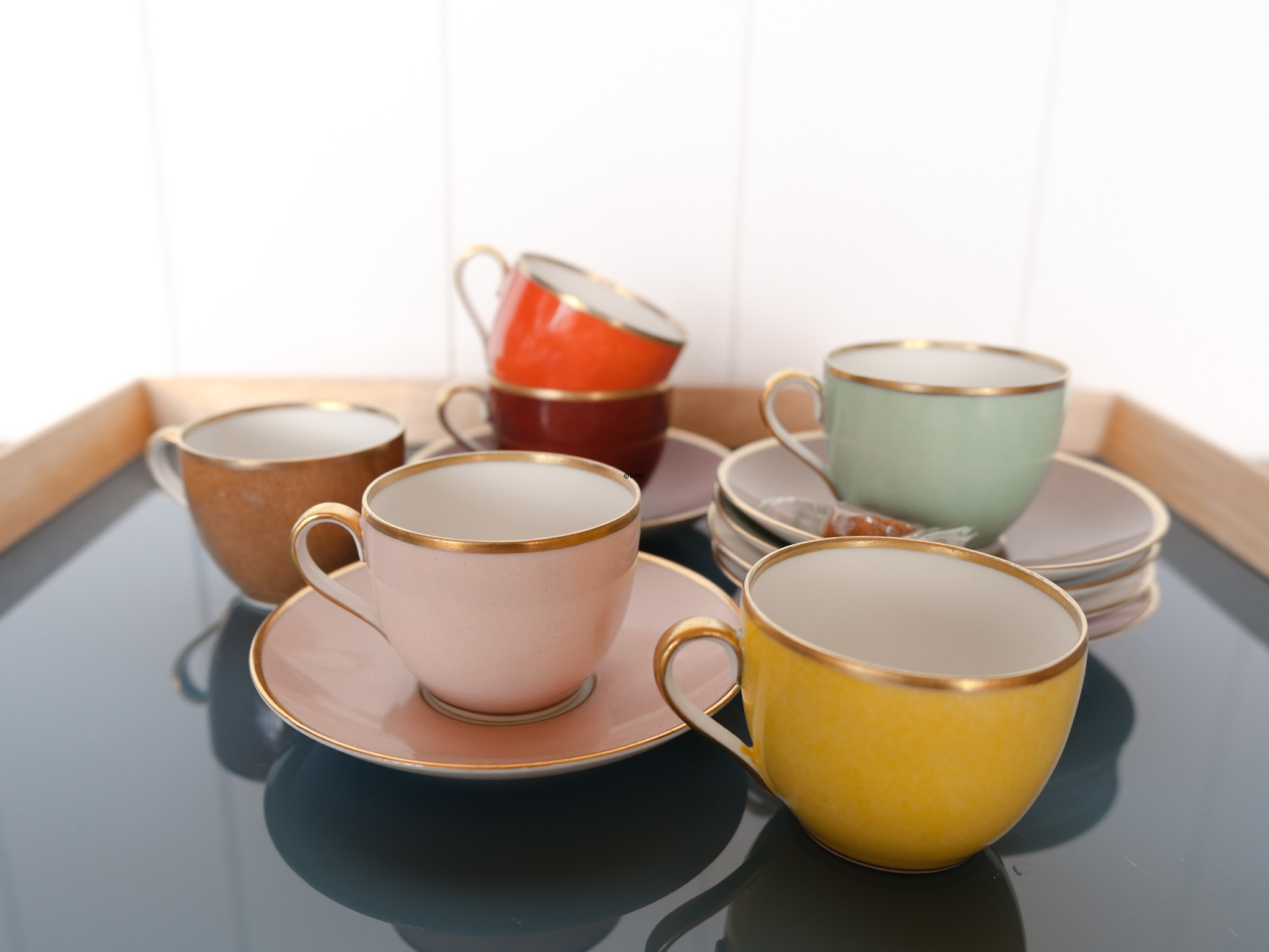 Express cups (mocca) with saucers, Bing & Groendahl set of 6 pcs in matching colours.