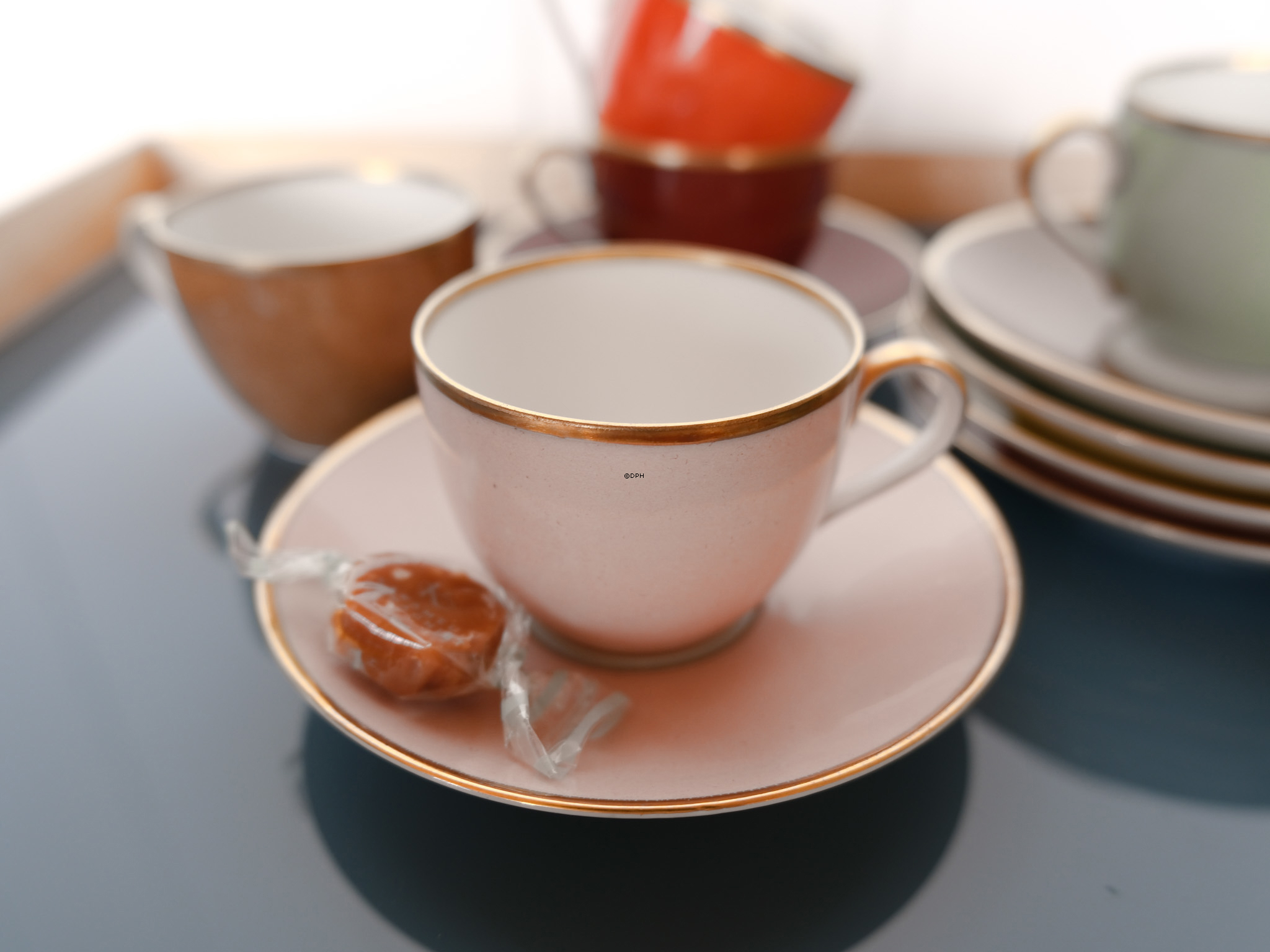 Express cups (mocca) with saucers, Bing & Groendahl set of 6 pcs in matching colours.