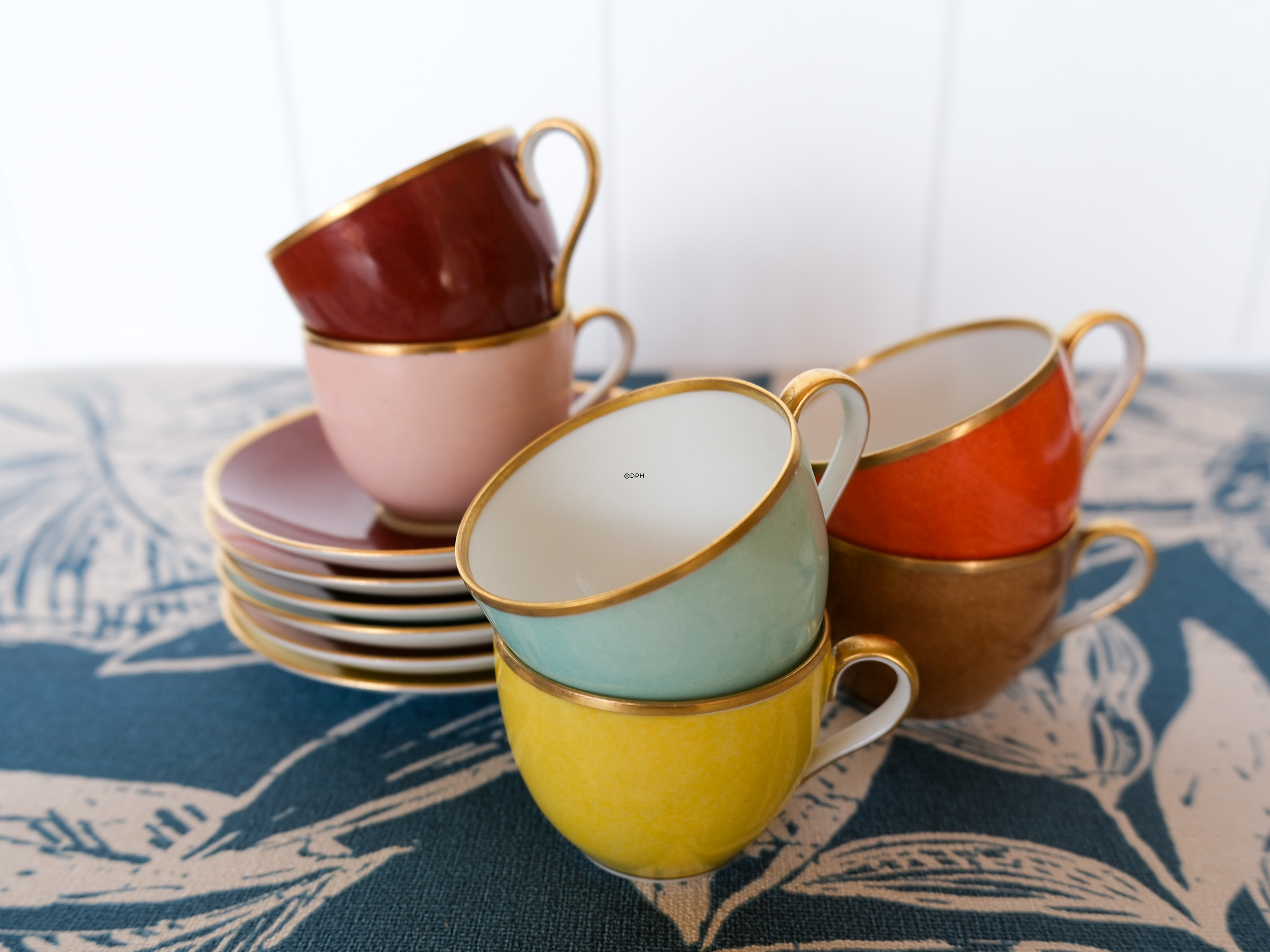 Express cups (mocca) with saucers, Bing & Groendahl set of 6 pcs in matching colours.