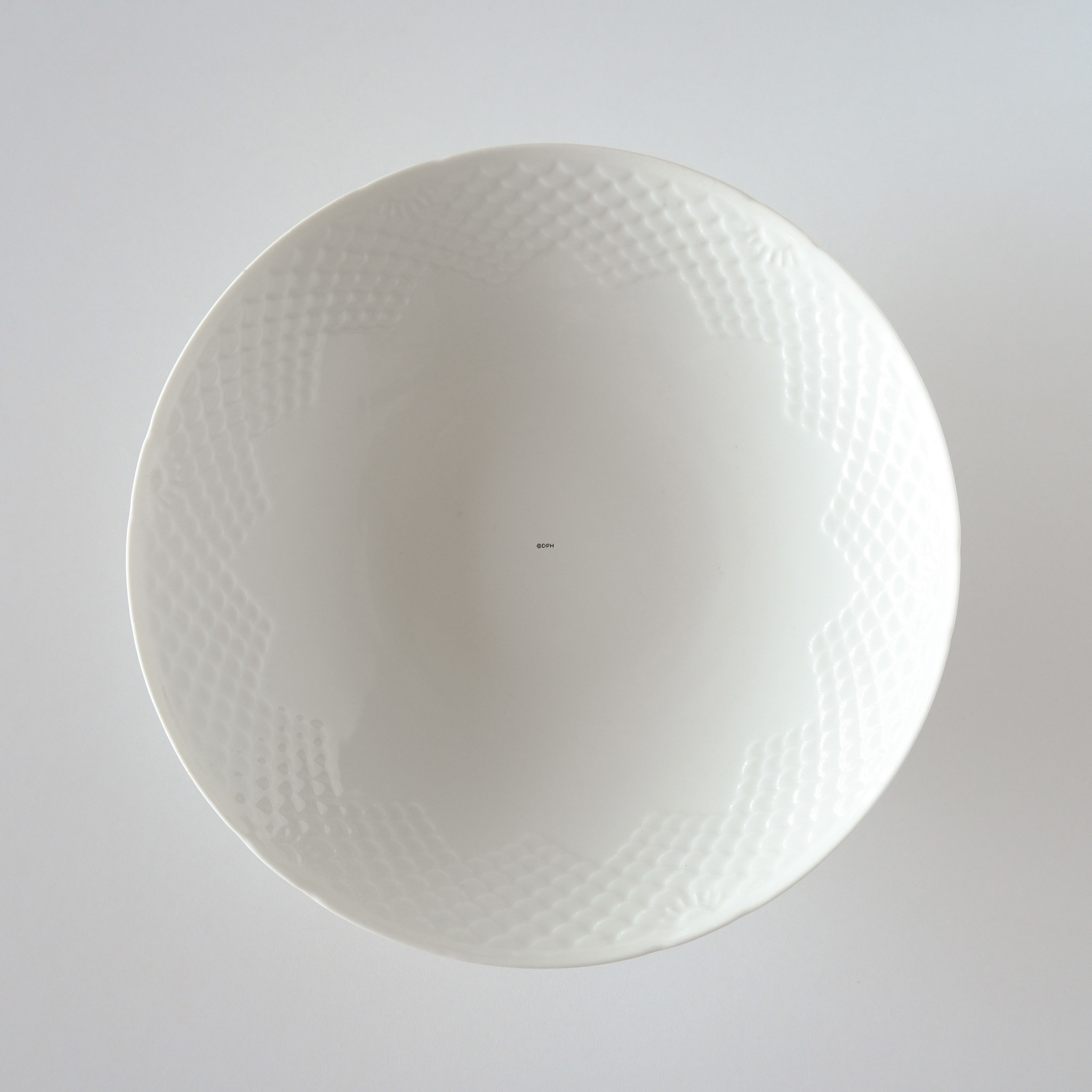 White Elegance (with scale pattern like the Seagull service) cake stand (compote) no. 206, Bing & Groendahl