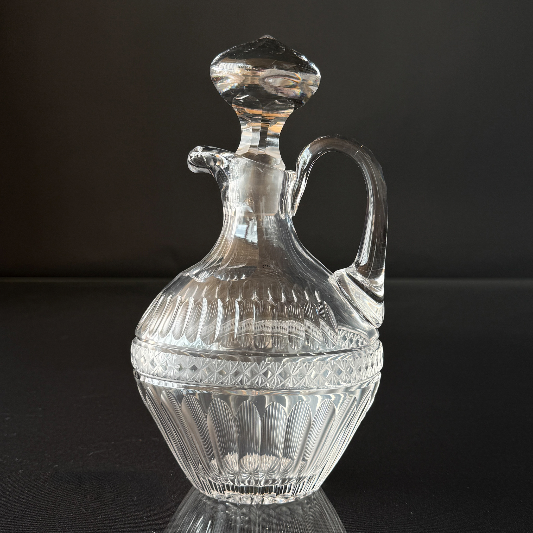 Carafe in Glass with Grindings on stopper and foot
